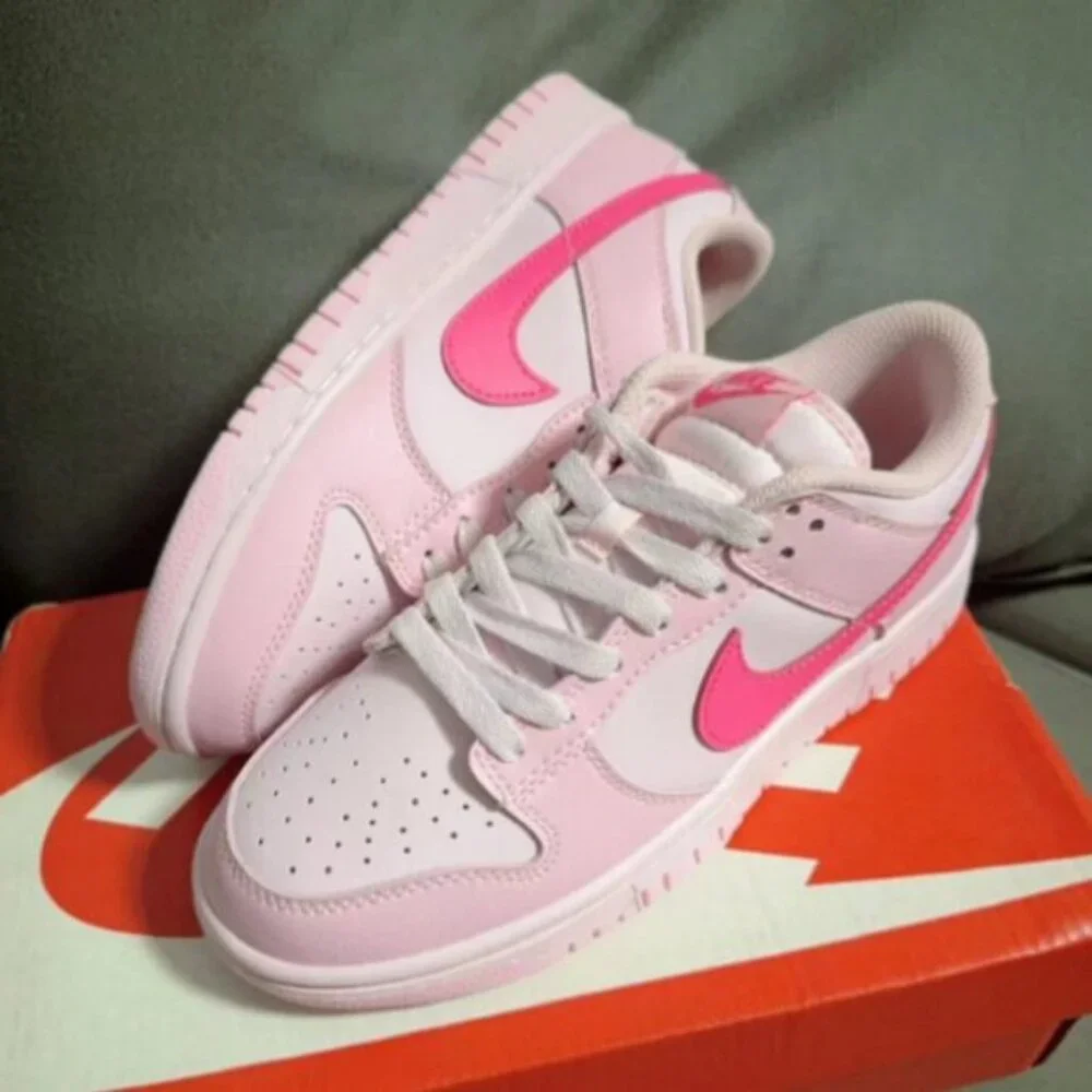 Women's Nike dunk low Triple pink